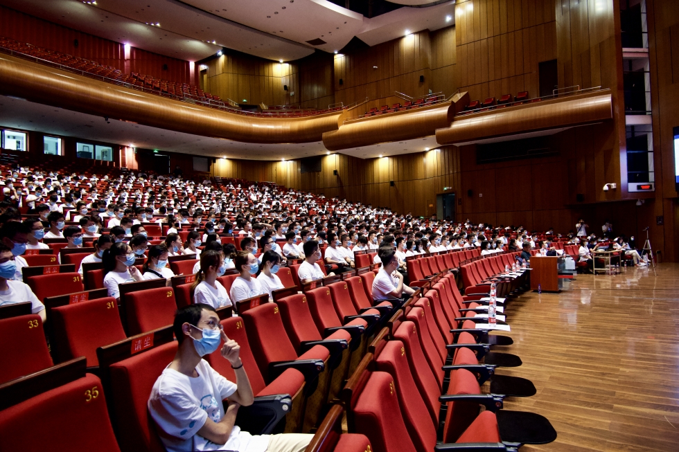 电子电气与通信工程学院2021级新生开学典礼顺利举行